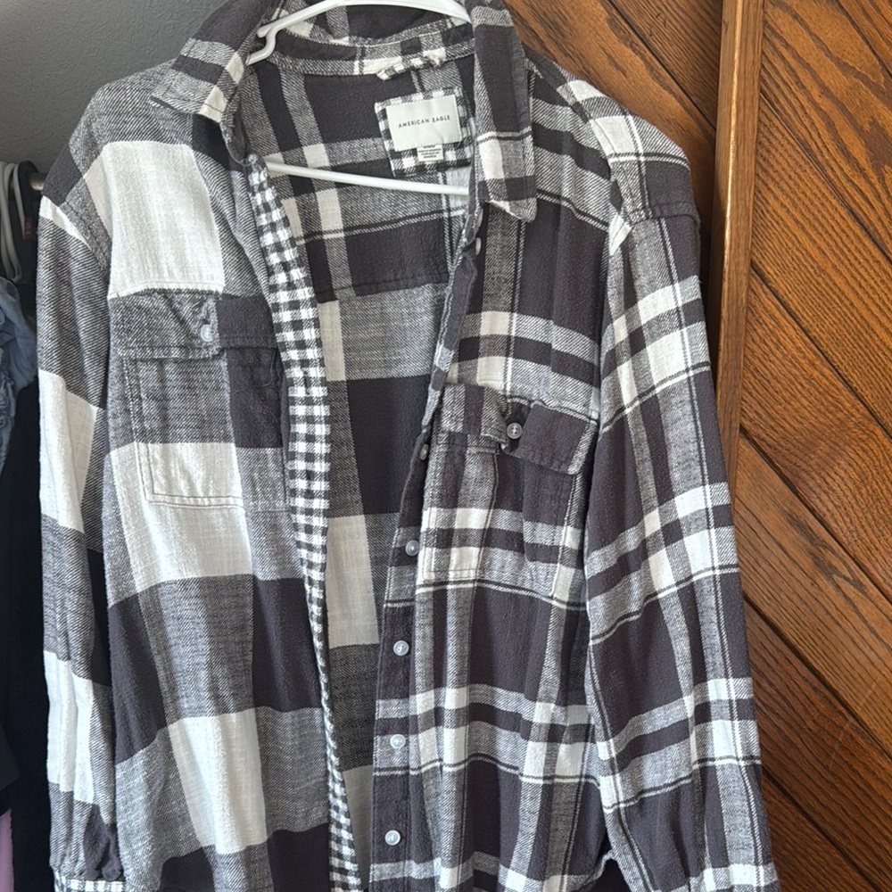 American Eagle Outfitters Black and White Casual Button Down Shirt
